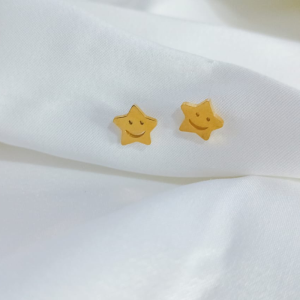 Arete pegados diseño estrella