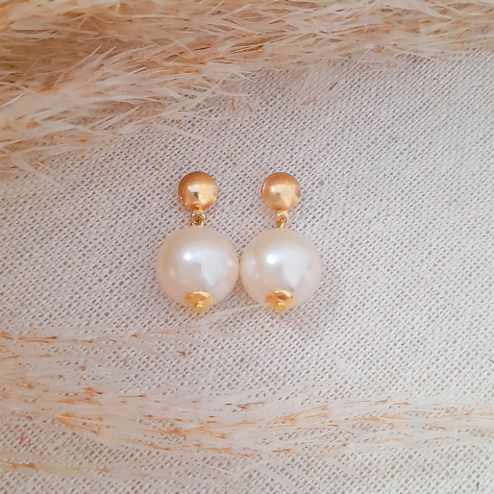 Arete pequeño de perlas